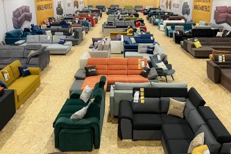 Online nákup nábytku vs. nákup v showroomu