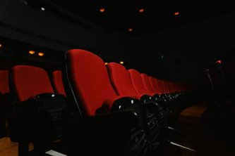 Sedačky v kině a v kultuře: Nejikoničtější sedačky ve filmu a v televizi