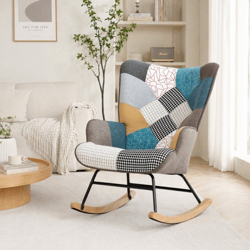 Křeslo houpací, potah patchwork látka, dřevěné nohy, masiv kaučukovník